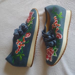 Flower embroidered sneaker wedges